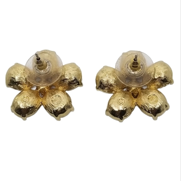 SWAROVSKI SAVVY COLLECTION GOLDTONE & EMERALD GREEN CRYSTAL FLOWER EARRINGS - Picture 7 of 7